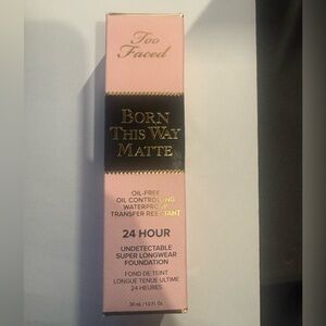 Too faced Born This Way Undetectable Medium-To-Full Coverage Foundation